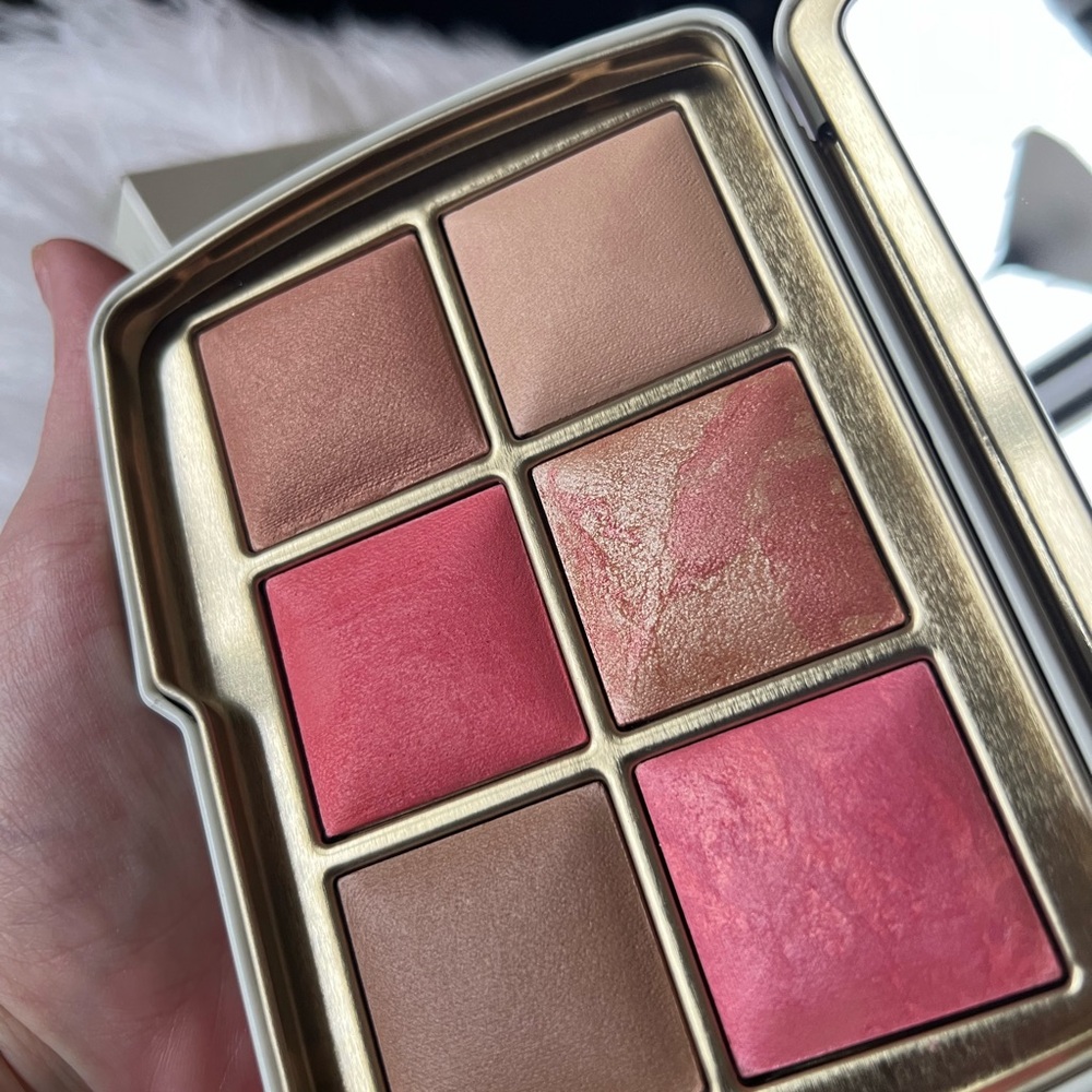 Hourglass Ambient Lighting Edit Unlocked Evil Eye Palette and Dual Ended Brush - Picture 6 of 7